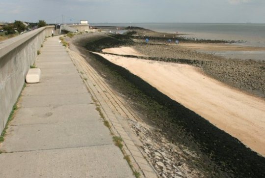 Canvey Island seawall. Photo courtesy of beatifulengland.net. Photo by Alison Avery.